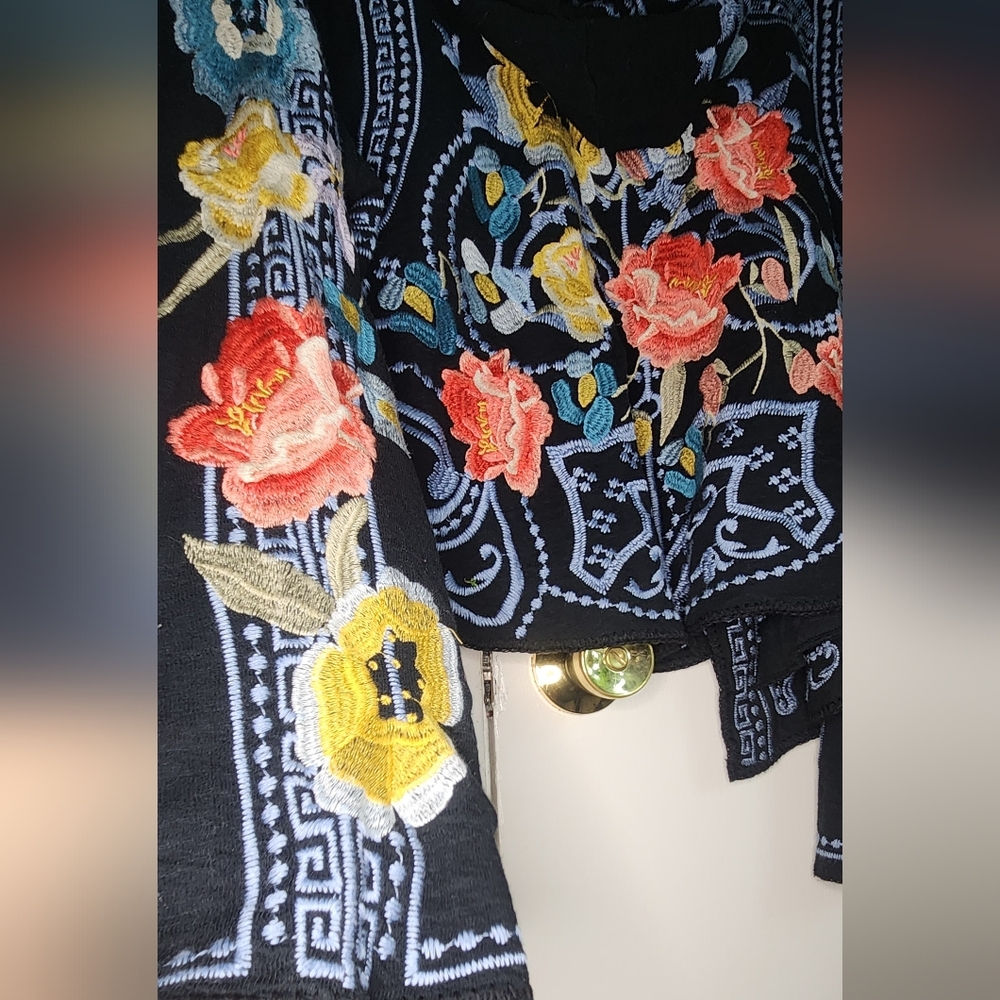 ✨ Johnny Was Embroidered Hoodie Sweater ✨ - Picture 12 of 13
